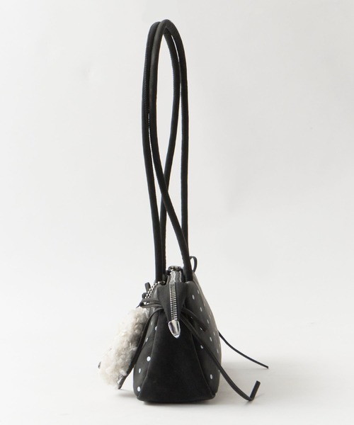 Chick(チック)の「Dot Ribbon Square Shoulder Bag with Charm / チャーム付き ドット柄 リボン スクエア ショルダーバッグ 横長 ガーリー フェミニン レディース 2026年 夏 夏服(ショルダーバッグ・レディース・レッド/ブラック/ホワイト・FREE)」の9枚目の写真