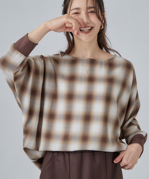 SHOO・LA・RUE(シューラルー)の「【着丈選べる/洗濯後しわになりにくい】インせず着られる ドルマンブラウス(シャツ/ブラウス・レディース・チャコール/イエロー/ボルドー/ブルー系その他/ダークブラウン系6/ダークブラウン系2/ブラック系6/ホワイト系9/ホワイト系5/ブルー系その他7/ブラック/チャコールグレー/ワイン系2/イエロー系6/ベージュ系6/ベージュ系1・00)」の10枚目の写真