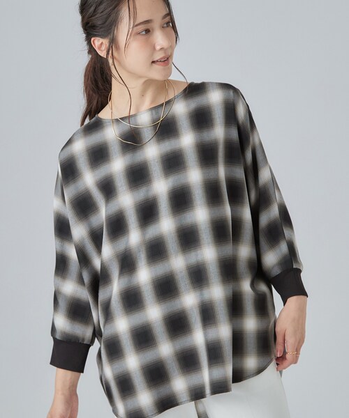 SHOO・LA・RUE(シューラルー)の「【着丈選べる/洗濯後しわになりにくい】インせず着られる ドルマンブラウス(シャツ/ブラウス・レディース・チャコール/イエロー/ボルドー/ブルー系その他/ダークブラウン系6/ダークブラウン系2/ブラック系6/ホワイト系9/ホワイト系5/ブルー系その他7/ブラック/チャコールグレー/ワイン系2/イエロー系6/ベージュ系6/ベージュ系1・00)」の6枚目の写真