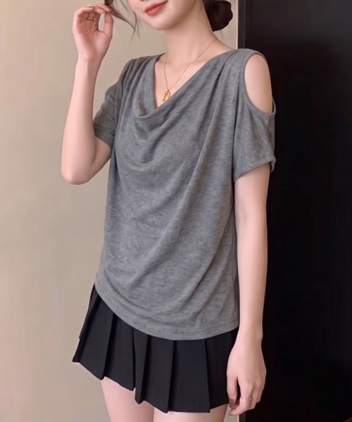 Girly Doll(ガーリードール)の「カットアウトオフショルドレープカットソー(その他トップス・レディース・グレー/ホワイト/ブラック・M/L)」の2枚目の写真