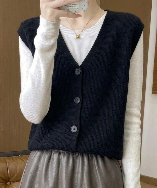 yuue' ( wear )(ユーイ)の「フロントボタンVネックニットベスト(ベスト・レディース・グレー/ブラック・FREE)」の2枚目の写真