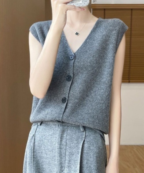 yuue' ( wear )(ユーイ)の「フロントボタンVネックニットベスト(ベスト・レディース・グレー/ブラック・FREE)」の9枚目の写真