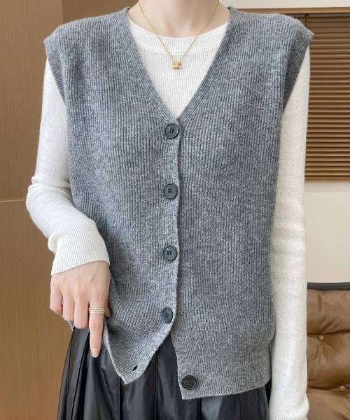 yuue' ( wear )(ユーイ)の「フロントボタンVネックニットベスト(ベスト・レディース・グレー/ブラック・FREE)」の3枚目の写真