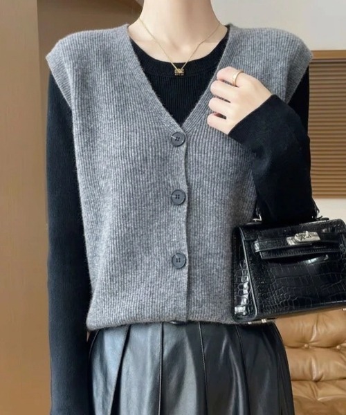 yuue' ( wear )(ユーイ)の「フロントボタンVネックニットベスト(ベスト・レディース・グレー/ブラック・FREE)」の17枚目の写真