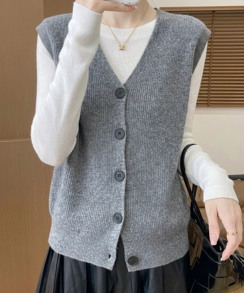 yuue' ( wear )(ユーイ)の「フロントボタンVネックニットベスト(ベスト・レディース・グレー/ブラック・FREE)」の4枚目の写真