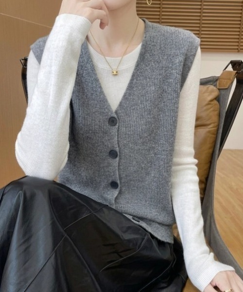 yuue' ( wear )(ユーイ)の「フロントボタンVネックニットベスト(ベスト・レディース・グレー/ブラック・FREE)」の5枚目の写真