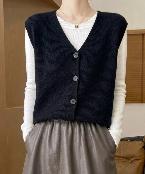 yuue' ( wear )(ユーイ)の「フロントボタンVネックニットベスト(ベスト・レディース・グレー/ブラック・FREE)」の13枚目の写真