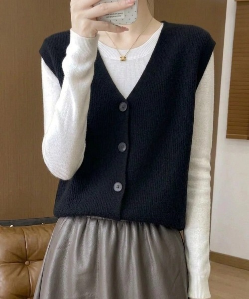 yuue' ( wear )(ユーイ)の「フロントボタンVネックニットベスト(ベスト・レディース・グレー/ブラック・FREE)」の18枚目の写真