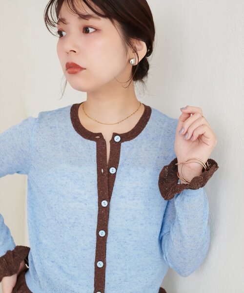 natural couture(ナチュラルクチュール)の「シアーフリル配色ニットカーディガン(カーディガン/ボレロ・レディース・オフホワイト/サックスブルー/ブラウン/ブラック/ライトベージュ・FREE)」の5枚目の写真
