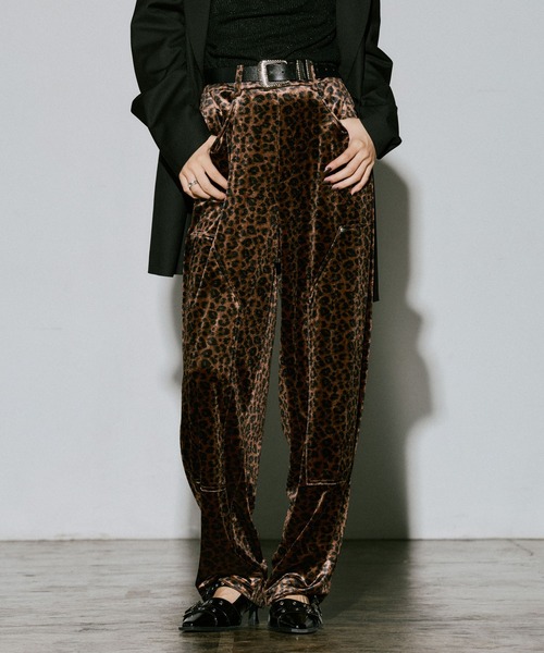 PAGEBOY(ページボーイ)の「ダブルニーベロアパンツ(その他パンツ・レディース・ブラック/レオパード/ネイビー・SMALL/MEDIUM)」の1枚目の写真