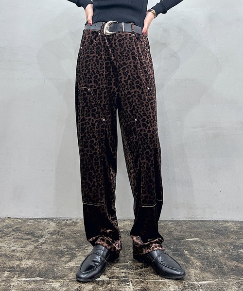 PAGEBOY(ページボーイ)の「ダブルニーベロアパンツ(その他パンツ・レディース・ブラック/レオパード/ネイビー・SMALL/MEDIUM)」の11枚目の写真