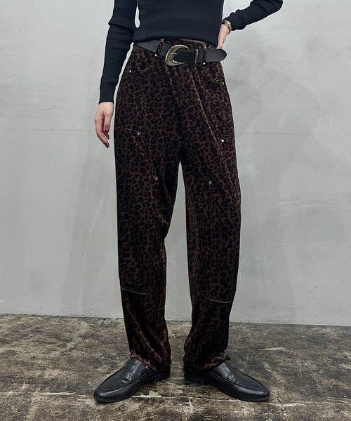 PAGEBOY(ページボーイ)の「ダブルニーベロアパンツ(その他パンツ・レディース・ブラック/レオパード/ネイビー・SMALL/MEDIUM)」の9枚目の写真