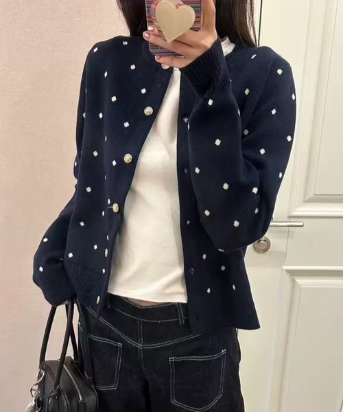 AVYL(アヴィル)の「クルーネックドット柄ニットカーディガン(カーディガン/ボレロ・レディース・ネイビー/ブルー・M)」の19枚目の写真