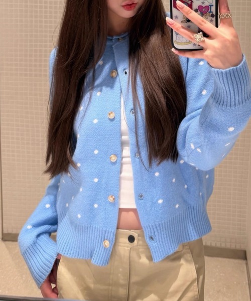 AVYL(アヴィル)の「クルーネックドット柄ニットカーディガン(カーディガン/ボレロ・レディース・ネイビー/ブルー・M)」の15枚目の写真