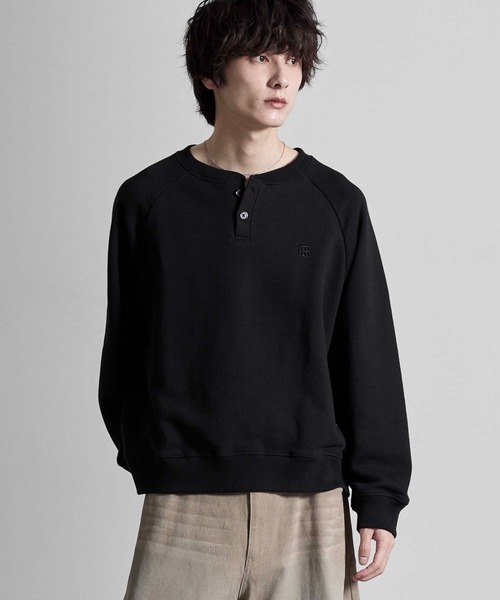 RUUBON(ルーボン)の「【RUUBON】henley neck logo sweat / ヘンリーネックロゴスウェット(スウェット・メンズ・ブラック/ライトグレー・L/M/S)」の5枚目の写真