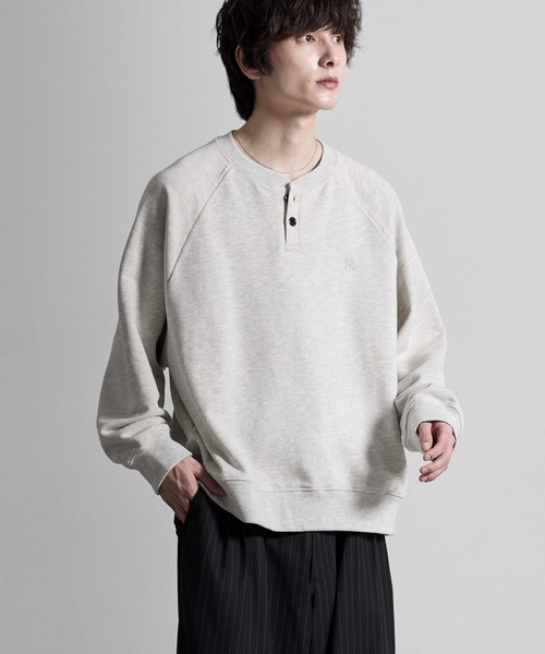 RUUBON(ルーボン)の「【RUUBON】henley neck logo sweat / ヘンリーネックロゴスウェット(スウェット・メンズ・ブラック/ライトグレー・L/M/S)」の9枚目の写真