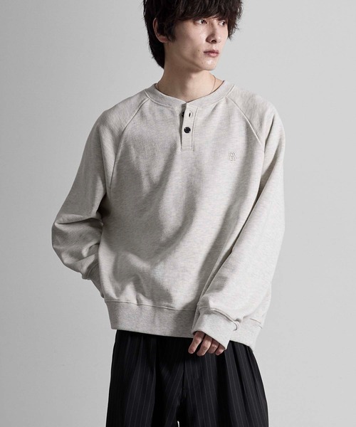RUUBON(ルーボン)の「【RUUBON】henley neck logo sweat / ヘンリーネックロゴスウェット(スウェット・メンズ・ブラック/ライトグレー・L/M/S)」の11枚目の写真