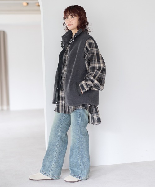 gossara（ゴサラ）の「【gossara 異素材が映える】合皮切替ボアベスト（ベスト・レディース・スミクロ/ブラウン/アイボリー・FREE）」の12枚目の写真