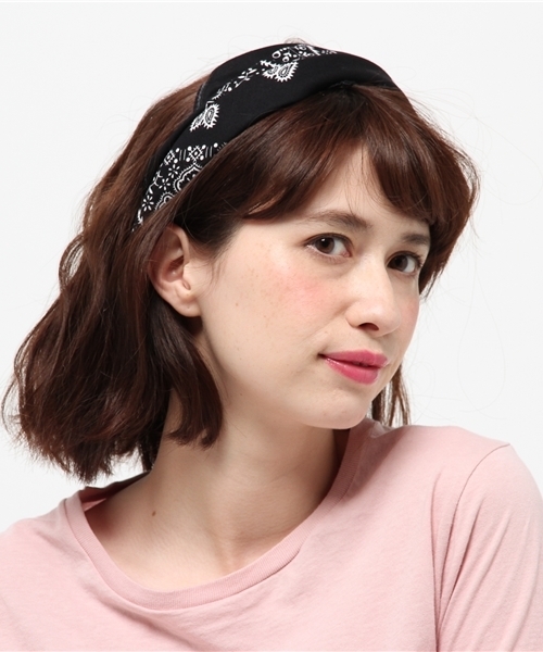 lala Born（ララボーン）の「【lala Born】バンダナ（バンダナ/スカーフ・レディース・ブラック/ライトブルー/レッド/ブルー/ミント/ラベンダー/イエロー/オレンジ/ホワイト/グリーン/ピンク/ネイビー/モカ/モスグリーン/ベージュ/カーキ/ワイン・FREE）」の3枚目の写真