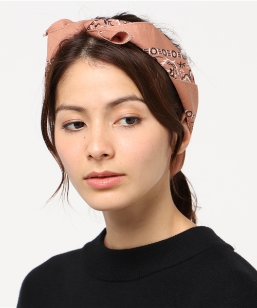 lala Born（ララボーン）の「【lala Born】バンダナ（バンダナ/スカーフ・レディース・ブラック/ライトブルー/レッド/ブルー/ミント/ラベンダー/イエロー/オレンジ/ホワイト/グリーン/ピンク/ネイビー/モカ/モスグリーン/ベージュ/カーキ/ワイン・FREE）」の4枚目の写真