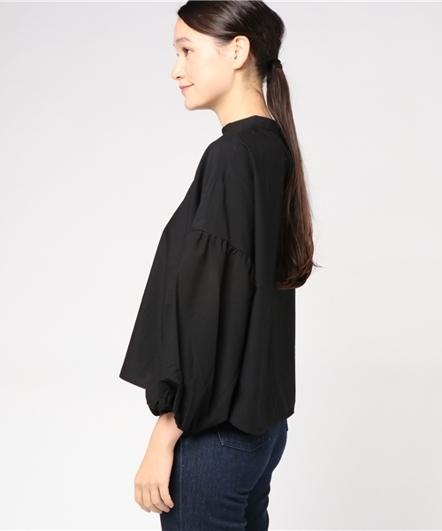 earth music&ecology(アースミュージックアンドエコロジー)の「・ハイネックボリュームスリーブブラウス(シャツ/ブラウス・レディース・オフホワイト/ブラック/ボルドー/キャメル・FREE)」の7枚目の写真