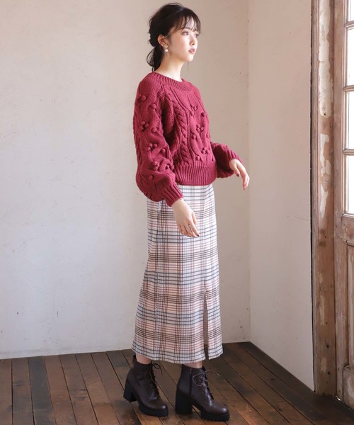 one after another NICE CLAUP（ワンアフターアナザーナイスクラップ）の「【WEB STORE限定】ケーブルポンポンニット（ニット/セーター・レディース・ブラウン/レッド/イエロー/アイボリー・FREE）」の5枚目の写真