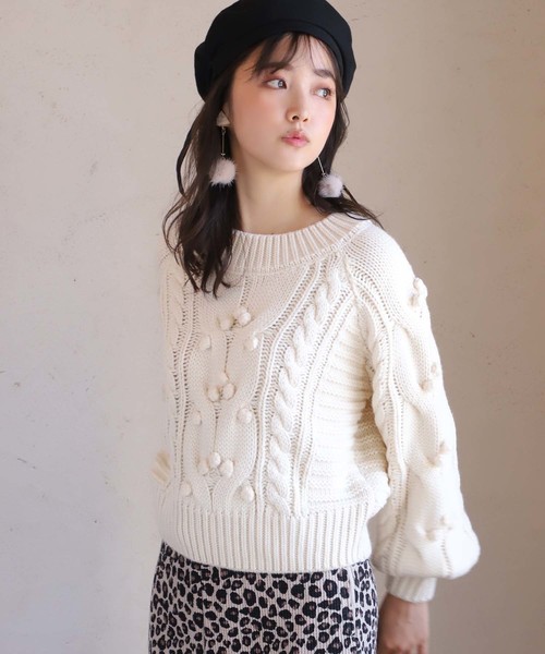 one after another NICE CLAUP（ワンアフターアナザーナイスクラップ）の「【WEB STORE限定】ケーブルポンポンニット（ニット/セーター・レディース・ブラウン/レッド/イエロー/アイボリー・FREE）」の10枚目の写真