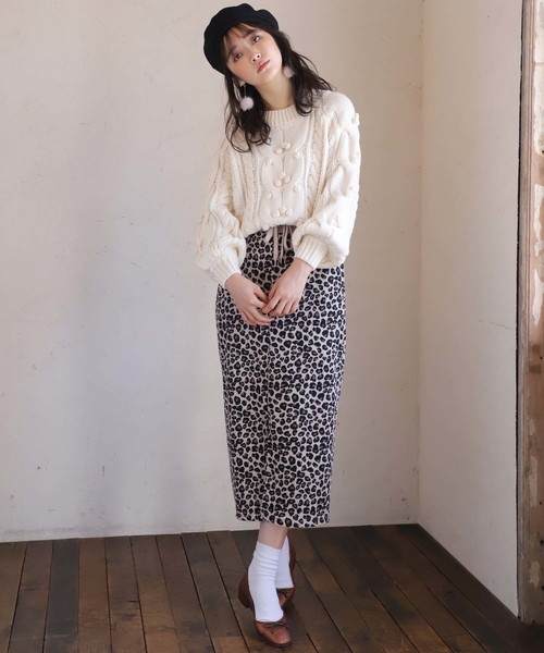 one after another NICE CLAUP（ワンアフターアナザーナイスクラップ）の「【WEB STORE限定】ケーブルポンポンニット（ニット/セーター・レディース・ブラウン/レッド/イエロー/アイボリー・FREE）」の16枚目の写真