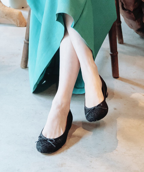 Carlie e felice(カーリーエフェリーチェ)の「チュールバレエパンプス【Carlie e felice/カーリーエフェリーチェ】(バレエシューズ・レディース・ホワイト/ブラック/ネイビー/レッド・22.5cm/23.5cm/24.5cm/23.0cm/24.0cm/25.0cm/22.0cm)」の3枚目の写真