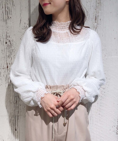 one after another NICE CLAUP(ワンアフターアナザーナイスクラップ)の「【ZOZO限定】ドットチュール シアートップス(Tシャツ/カットソー)」|オフホワイト