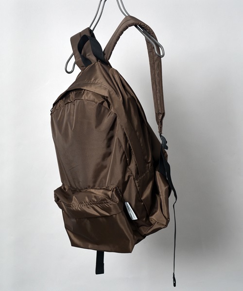 SHIPS（シップス）の「PARROTT CANVAS×SHIPS Days: ナイロンデイパック■（バックパック/リュック・メンズ・ブラック/ベージュ/オリーブ/ブルー/ライトブルー/ホワイト/ブラウン/ワイン/ネイビー/キャメル・ONE SIZE）」の3枚目の写真