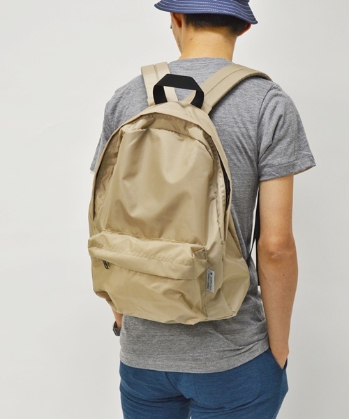 SHIPS（シップス）の「PARROTT CANVAS×SHIPS Days: ナイロンデイパック■（バックパック/リュック・メンズ・ブラック/ベージュ/オリーブ/ブルー/ライトブルー/ホワイト/ブラウン/ワイン/ネイビー/キャメル・ONE SIZE）」の4枚目の写真