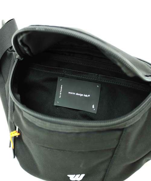 wdl.（ワームデザインラボ）の「【wdl.】DELTA / BODY BAG（バックパック/リュック・レディース・ブラック/ネイビー・FREE）」の4枚目の写真