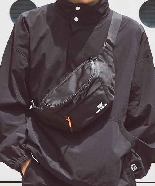 wdl.（ワームデザインラボ）の「【wdl.】DELTA / BODY BAG（バックパック/リュック・レディース・ブラック/ネイビー・FREE）」の7枚目の写真