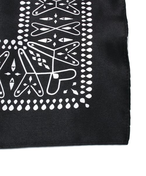 WEGO（ウィゴー）の「WEGO/バンダナスカーフ（マフラー・メンズ・ブラック/ブルー・FREE）」の3枚目の写真