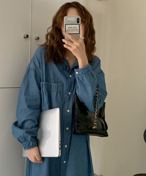 Jewelobe(ジュエローブ)の「ギャザーポケットデニムシャツワンピース(ワンピース・レディース・インディゴブルー/ブルー・FREE)」の11枚目の写真