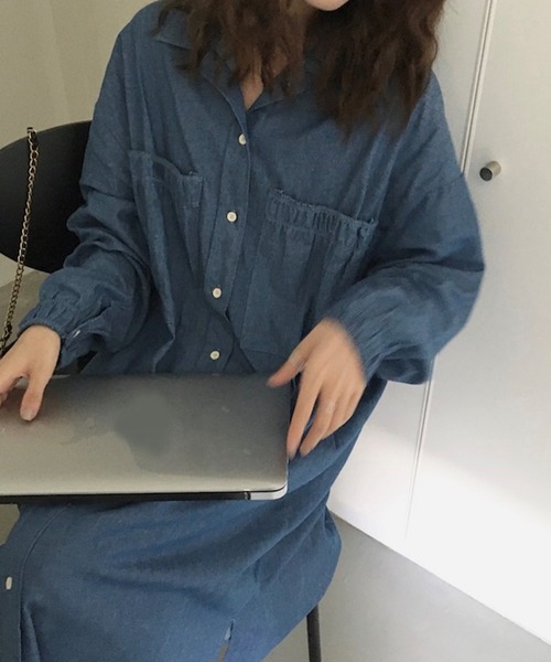 Jewelobe(ジュエローブ)の「ギャザーポケットデニムシャツワンピース(ワンピース・レディース・インディゴブルー/ブルー・FREE)」の14枚目の写真