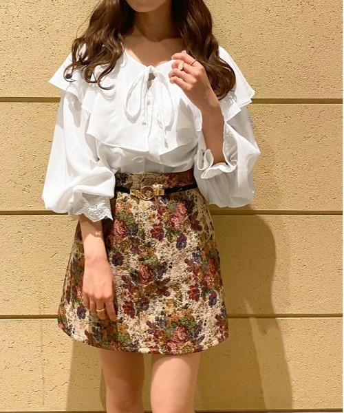 apres jour(アプレジュール)の「ラッフルデザインブラウス【ZOZOTOWN限定アイテム】(シャツ/ブラウス・レディース・ピンクベージュ/オフホワイト/アイボリー・フリー/X-LARGE)」の1枚目の写真