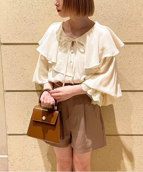 apres jour(アプレジュール)の「ラッフルデザインブラウス【ZOZOTOWN限定アイテム】(シャツ/ブラウス・レディース・ピンクベージュ/オフホワイト/アイボリー・フリー/X-LARGE)」の3枚目の写真