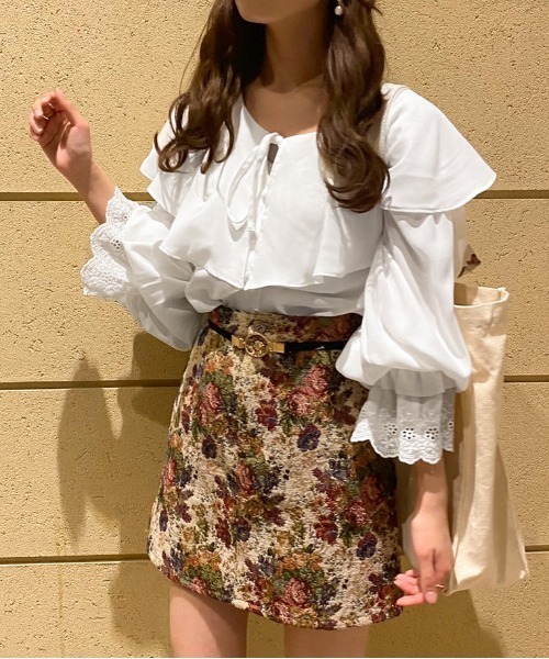 apres jour(アプレジュール)の「ラッフルデザインブラウス【ZOZOTOWN限定アイテム】(シャツ/ブラウス・レディース・ピンクベージュ/オフホワイト/アイボリー・フリー/X-LARGE)」の5枚目の写真