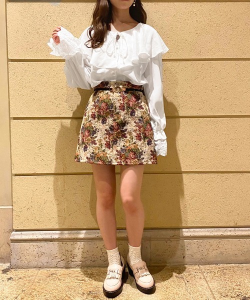 apres jour(アプレジュール)の「ラッフルデザインブラウス【ZOZOTOWN限定アイテム】(シャツ/ブラウス・レディース・ピンクベージュ/オフホワイト/アイボリー・フリー/X-LARGE)」の7枚目の写真