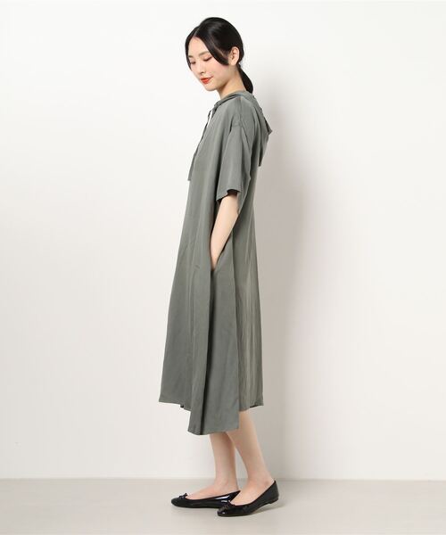 mizuiroind(ミズイロインド)の「mizuiro ind フーデッドフレアワンピース(ワンピース・レディース・カーキ/ライトブルー/ブラック・FREE)」の4枚目の写真