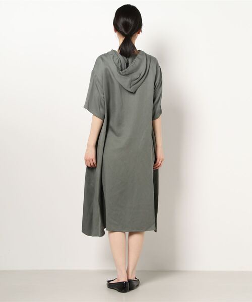 mizuiroind(ミズイロインド)の「mizuiro ind フーデッドフレアワンピース(ワンピース・レディース・カーキ/ライトブルー/ブラック・FREE)」の5枚目の写真