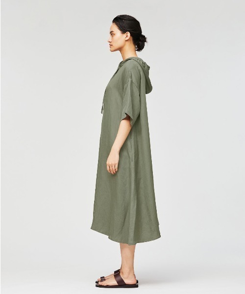 mizuiroind(ミズイロインド)の「mizuiro ind フーデッドフレアワンピース(ワンピース・レディース・カーキ/ライトブルー/ブラック・FREE)」の8枚目の写真