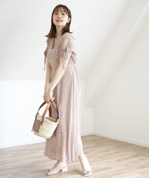 UNFIELD（アンフィールド）の「【UNFIELD フラワーマーメイド袖開きワンピース】（ワンピース・レディース・ブラック/ベージュ/サックスブルー・FREE）」の3枚目の写真