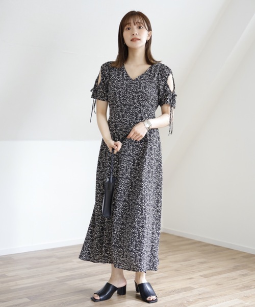 UNFIELD（アンフィールド）の「【UNFIELD フラワーマーメイド袖開きワンピース】（ワンピース・レディース・ブラック/ベージュ/サックスブルー・FREE）」の2枚目の写真