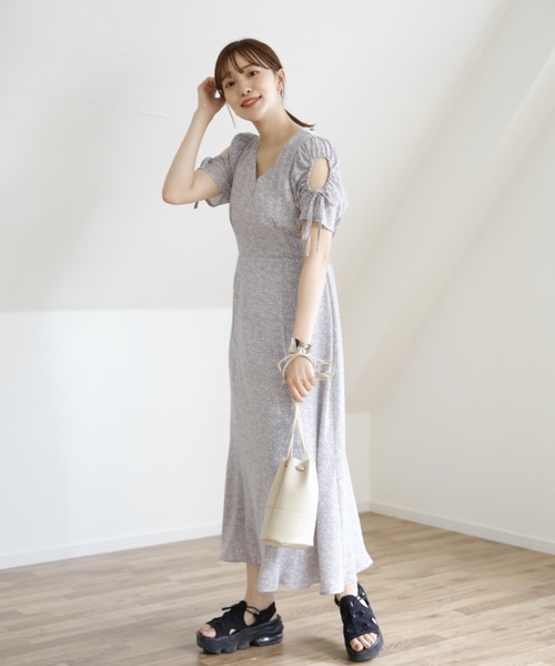 UNFIELD（アンフィールド）の「【UNFIELD フラワーマーメイド袖開きワンピース】（ワンピース・レディース・ブラック/ベージュ/サックスブルー・FREE）」の18枚目の写真