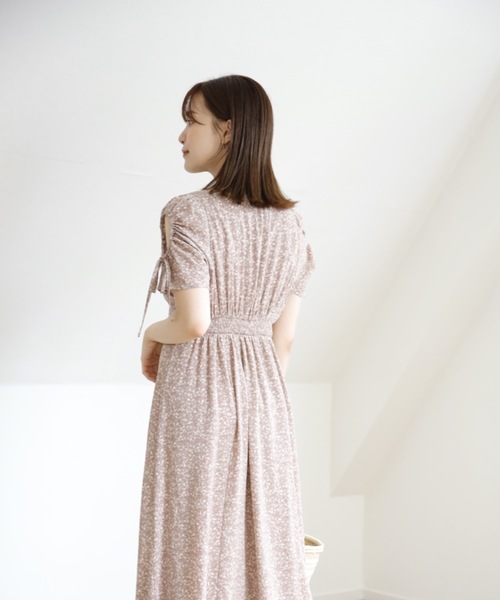 UNFIELD（アンフィールド）の「【UNFIELD フラワーマーメイド袖開きワンピース】（ワンピース・レディース・ブラック/ベージュ/サックスブルー・FREE）」の17枚目の写真