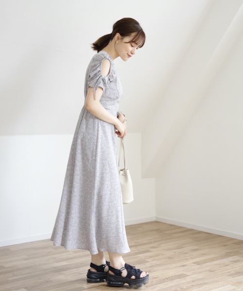 UNFIELD（アンフィールド）の「【UNFIELD フラワーマーメイド袖開きワンピース】（ワンピース・レディース・ブラック/ベージュ/サックスブルー・FREE）」の19枚目の写真