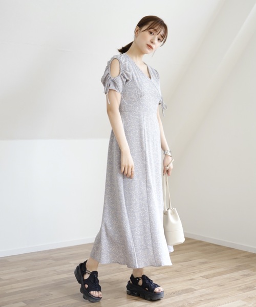 UNFIELD（アンフィールド）の「【UNFIELD フラワーマーメイド袖開きワンピース】（ワンピース・レディース・ブラック/ベージュ/サックスブルー・FREE）」の11枚目の写真